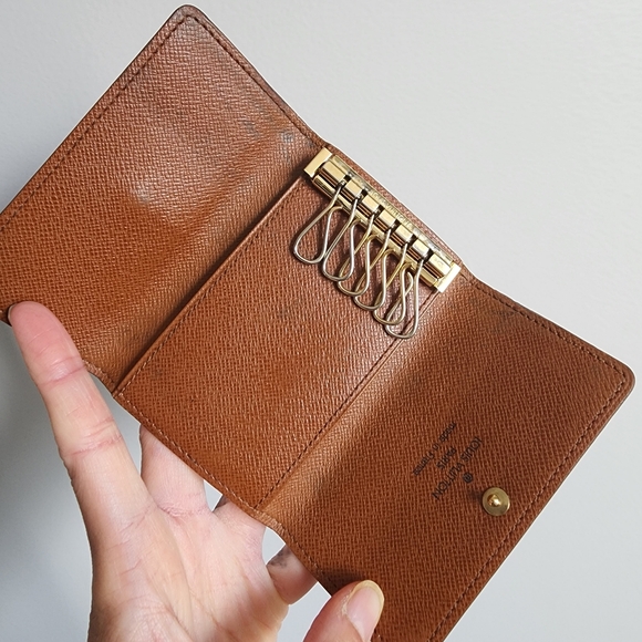 SALE Louis Vuitton Monogram 6 Ring Key Case - Picture 3 of 16